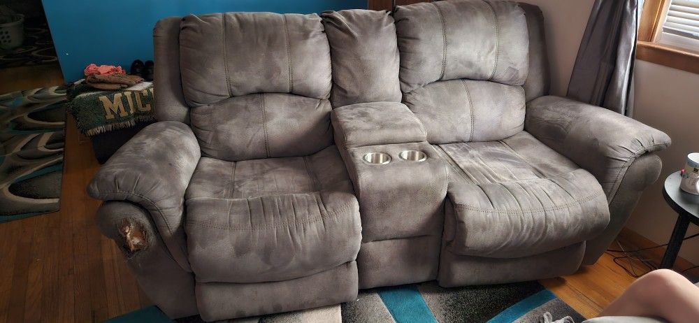 Loveseat Recliners With Consol 