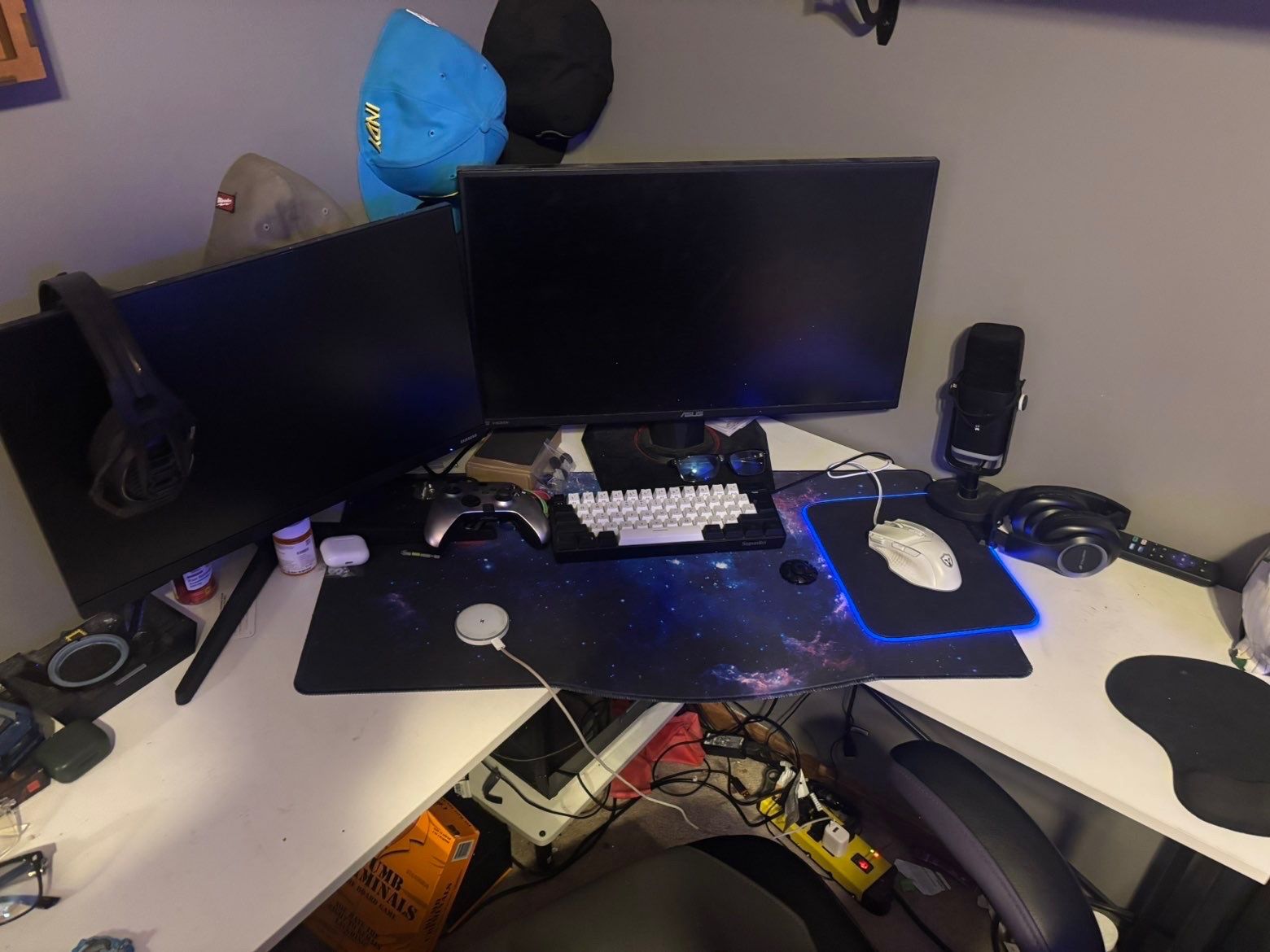 L shape desk and monitor