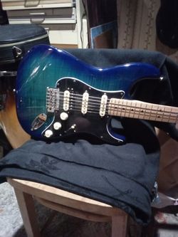 FENDER STRATOCASTER