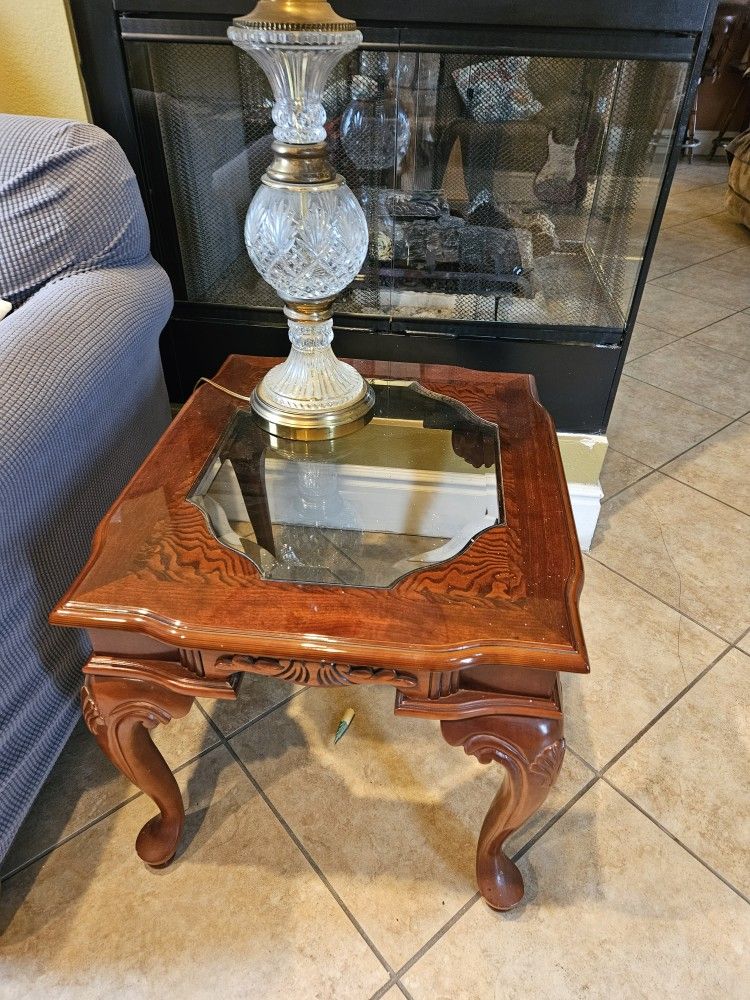 2 Lamps & 2 End Tables Set