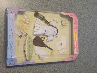 Barbie "Court Favorite" Fashion Set