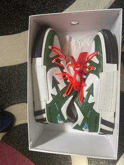 Mens Size 9 for 100$