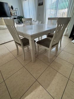 Ashley Furniture Dining Table with Extension & 6 Chairs – Used Condition
