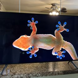 SAMSUNG 43-Inch Class Crystal UHD CU7000 Series  