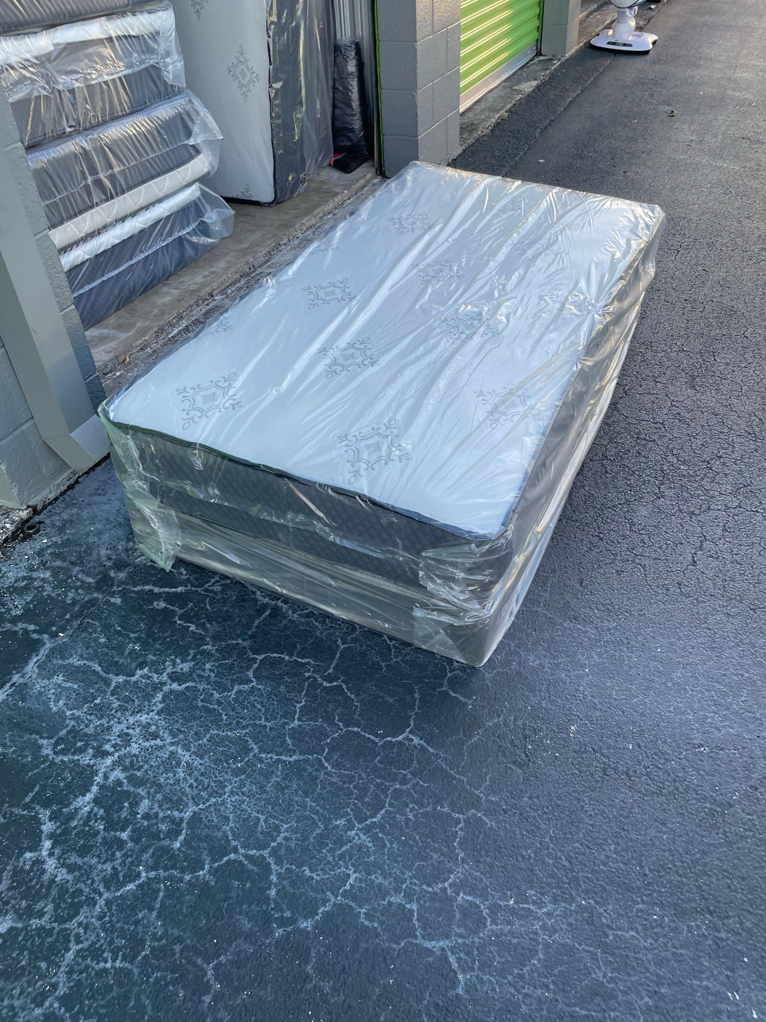 NEW TWIN SIZE MATTRESS AND BOX SPRING 2pcs