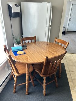 Round Oak Dining Table with 4 Chairs