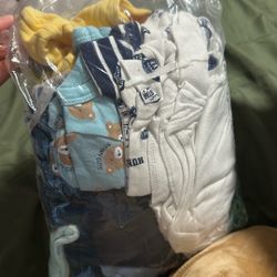 Ropa De Bebé Recién Nacido Se Vende 