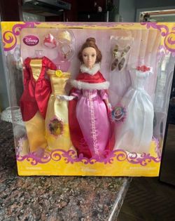 DISNEY BELLE DOLL SET DISNEY STORE BELLE BOUTIQUE SET BEAUTY AND THE BEAST