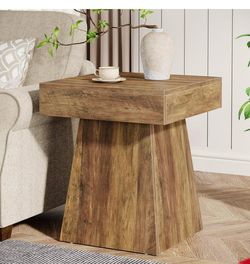 Small square end  table ( new)