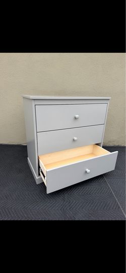 3 Drawer dresser/ baby/ nursery/ furniture/ dresser/ clothes/ tv stand/ New