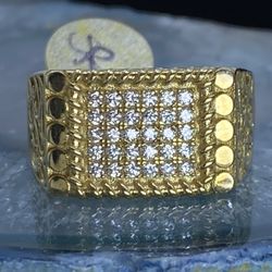 $800 Yellow Gold W Zirconia Nugget Square Ring 