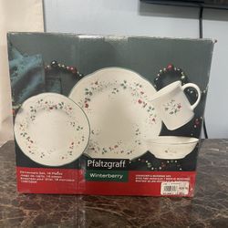 Christmas Dinnerware Set