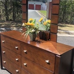 Quality Solid Wood Long Dresser, Big Drawers, Big Mirror. Drawers Sliding Smoothly Great Confition