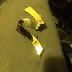 1970 Signed Monet Swirl Ribbon Broach