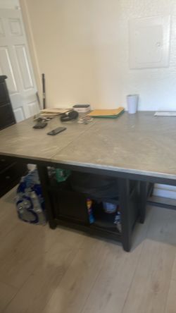 Table with 4 chairs