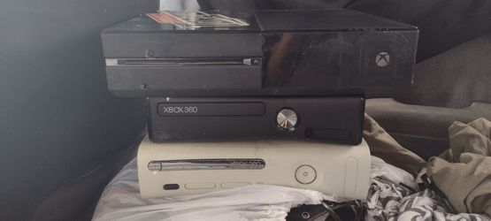 3  XBOX & 3 CONTOLLERS/ NO CORDS