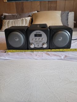 GPX STEREO AND CD PLAYER
