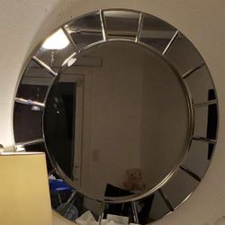 Round Elegant Wall Mirror