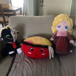 Assorted plushies