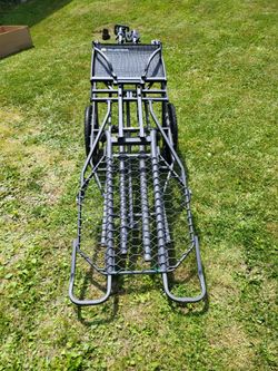 Hawk hunt pod tree stand