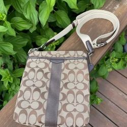 Vintage coach crossbody purse 