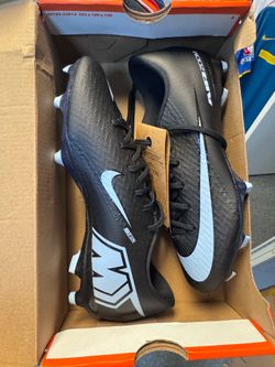 Nike soccer cleats black size 6.5