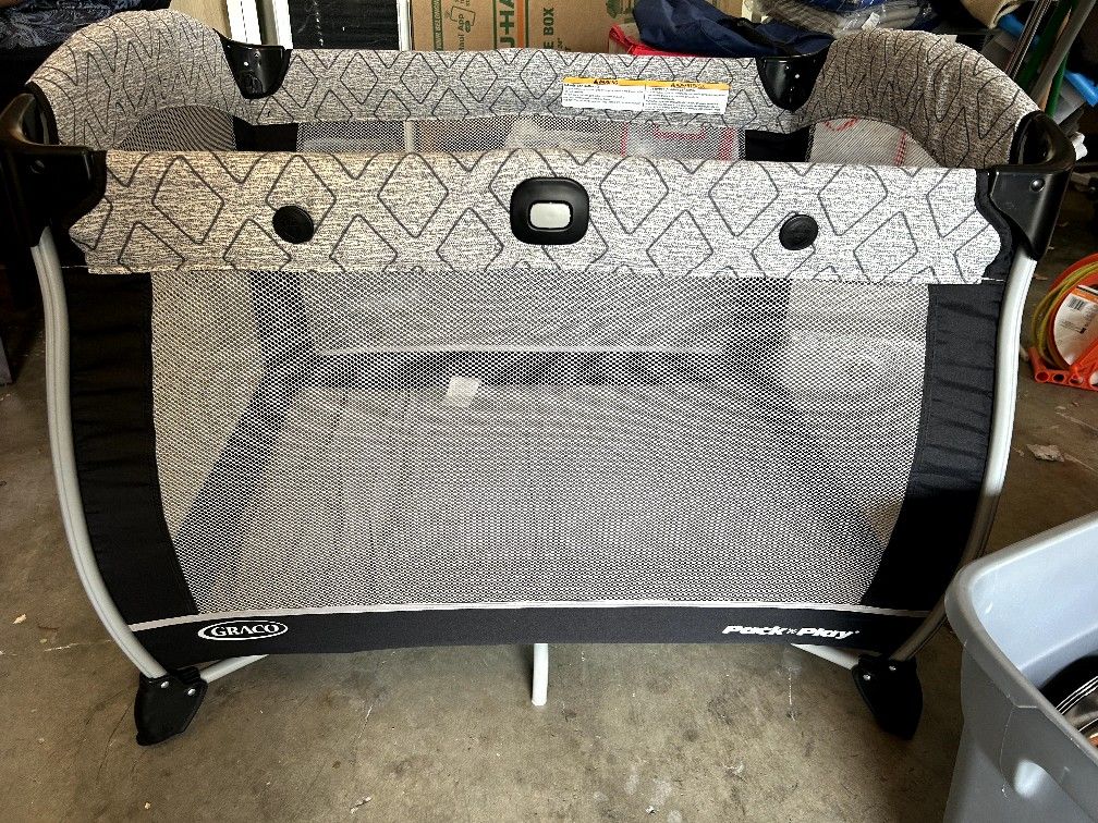 Graco Pack N Play Care Suite