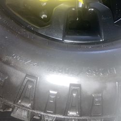 4 Like New Lt285/70r/17 Ram 2500 Wheels Tires And Lugs 