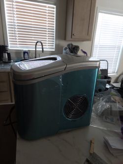 Frigid air icemaker