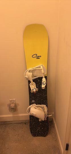 Gnu Hyper Kyarve Snowboard 145 with Salomon Vendetta Bindings