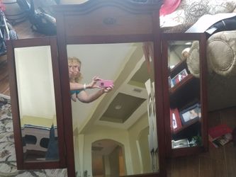 ANTIQUE VINTAGE TRI-FOLD MIRROR