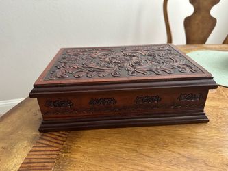 Handcrafted keepsake/jewelry box