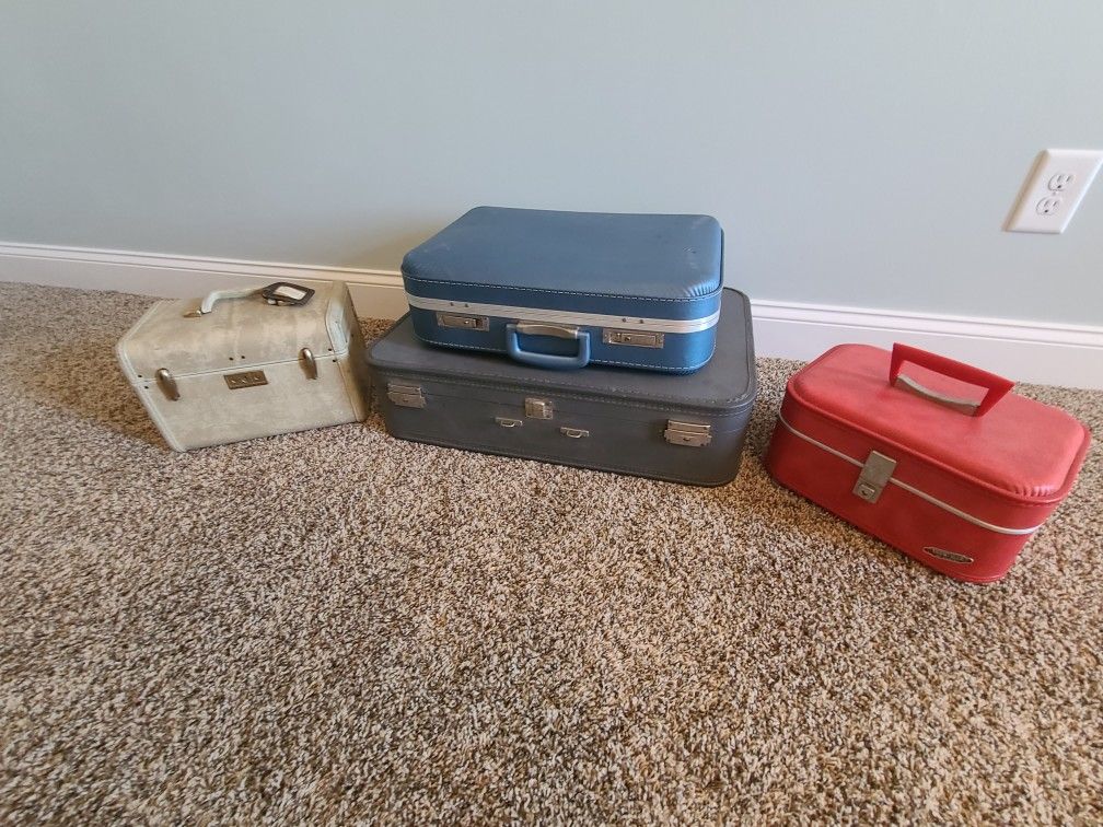*** VINTAGE SAMSONITE LUGGAGE ***