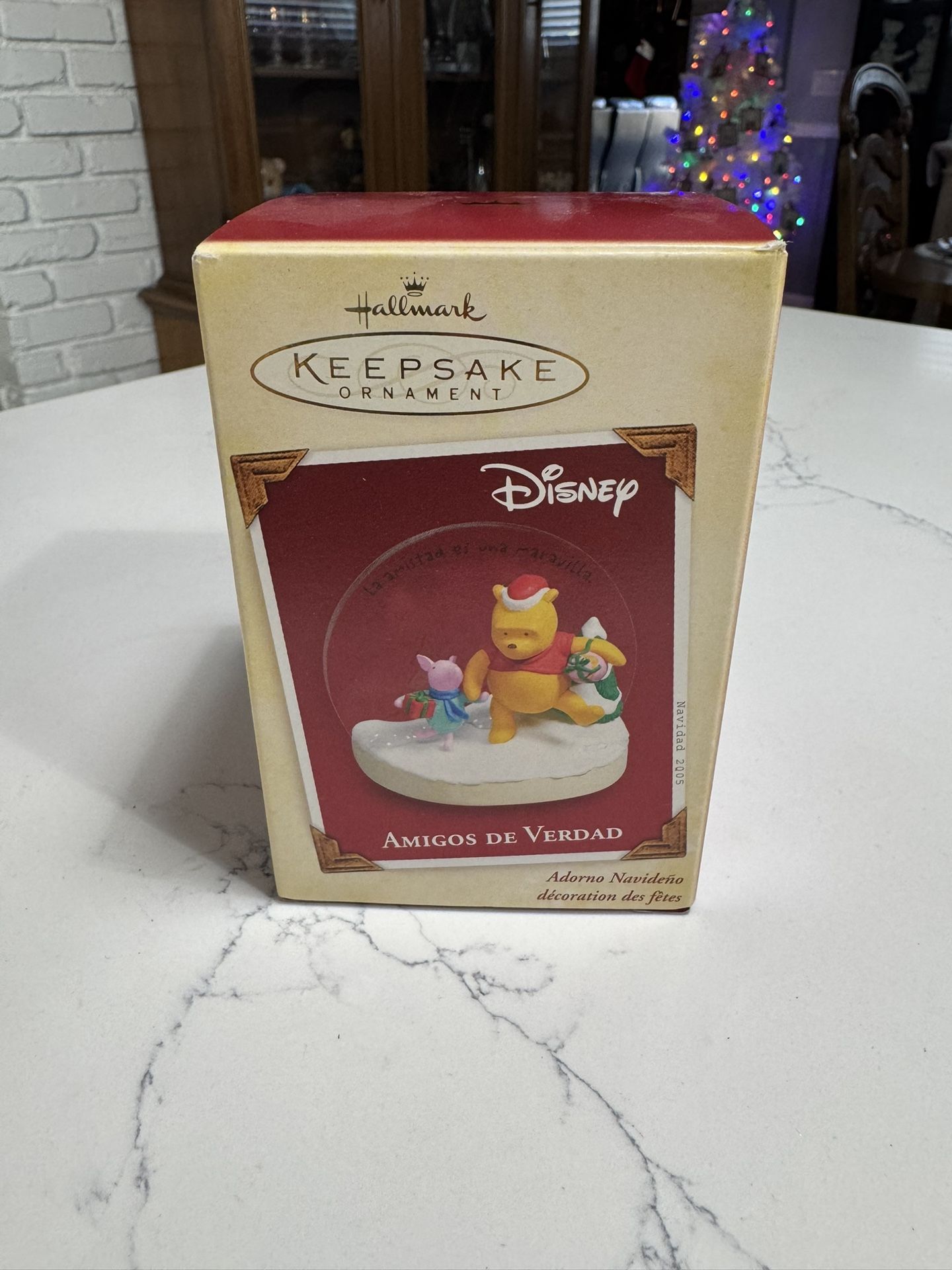 Hallmark Keepsake Ornament (2005) "Amigos de Verdad" (True Friends) - Winnie the Pooh And Piglet