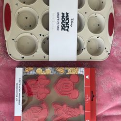 Disney cupcake and 8 piece cookie cutter set