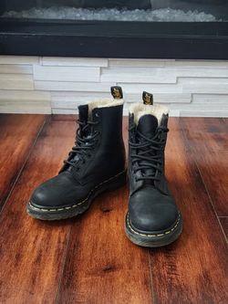 Dr. Martens 1460 Fur-Lined Black Leather Lace-Up Boots Women’s 5