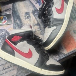 Air Jordan 1 Mid (Size 10)