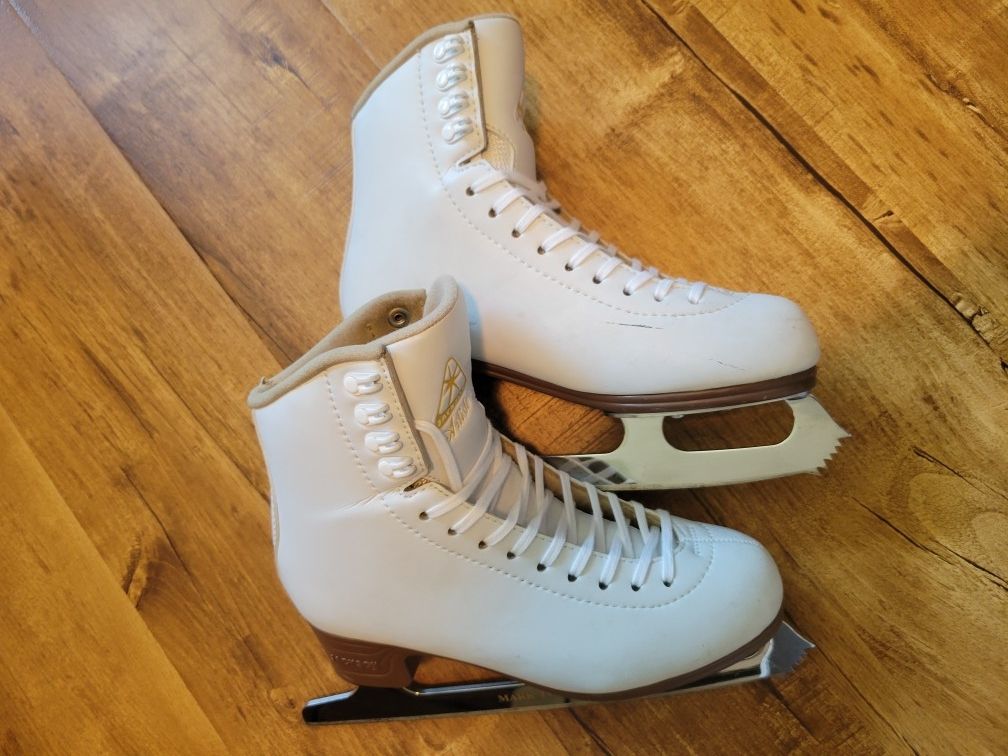 Jackson Artiste Figure Skates