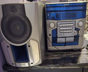 Stereo 3 CD player, Cassette Player and Cd-R/ RW playback