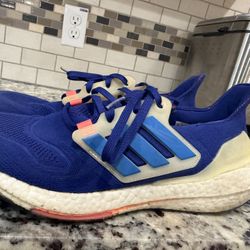ADIDAS ULTRABOOST 22 size 10