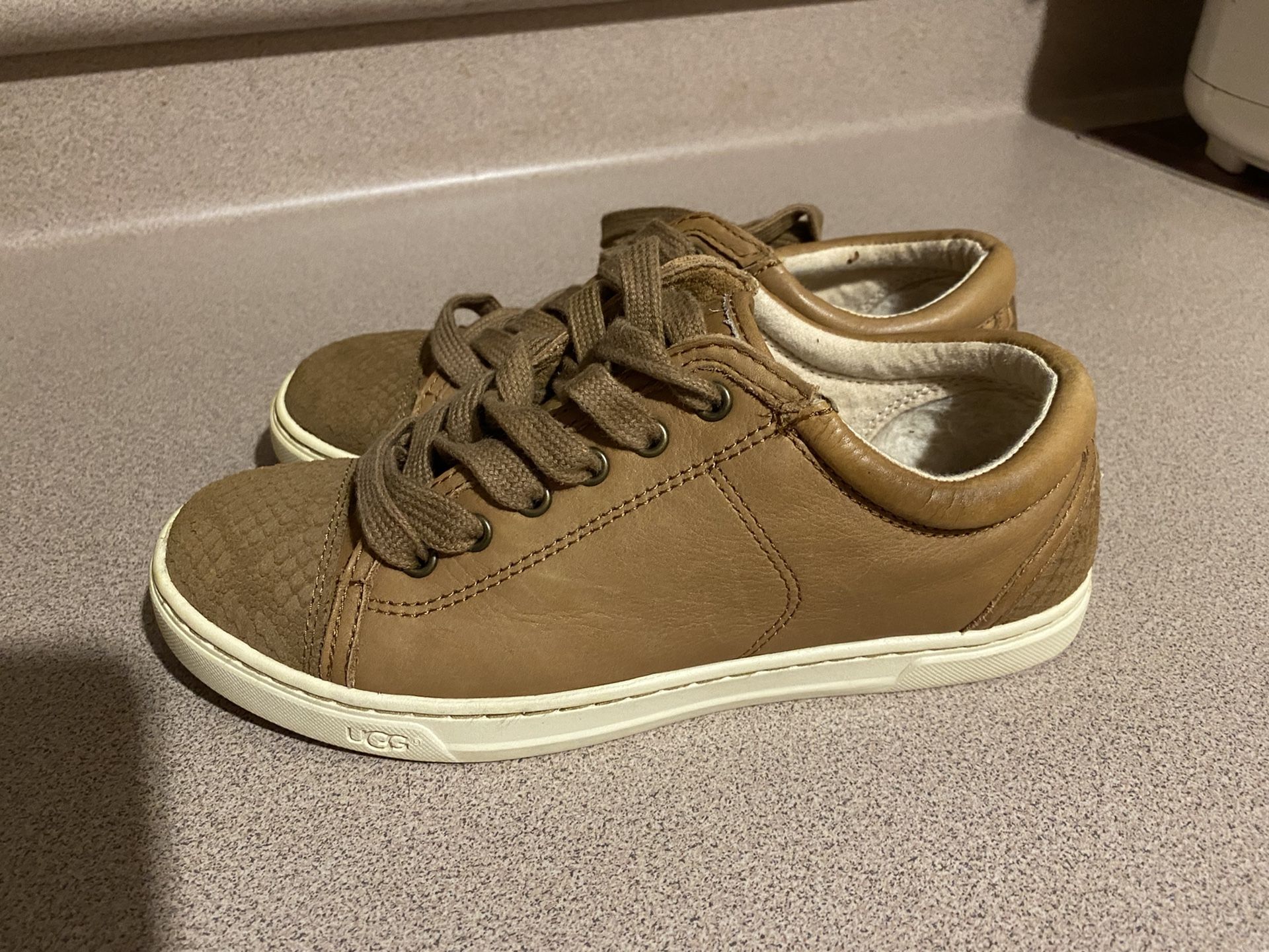 PreOwned Ugg Taya UggPure Womens 6 Brown / White Leather