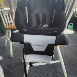 Evenflo/Securemax infant car seat with base