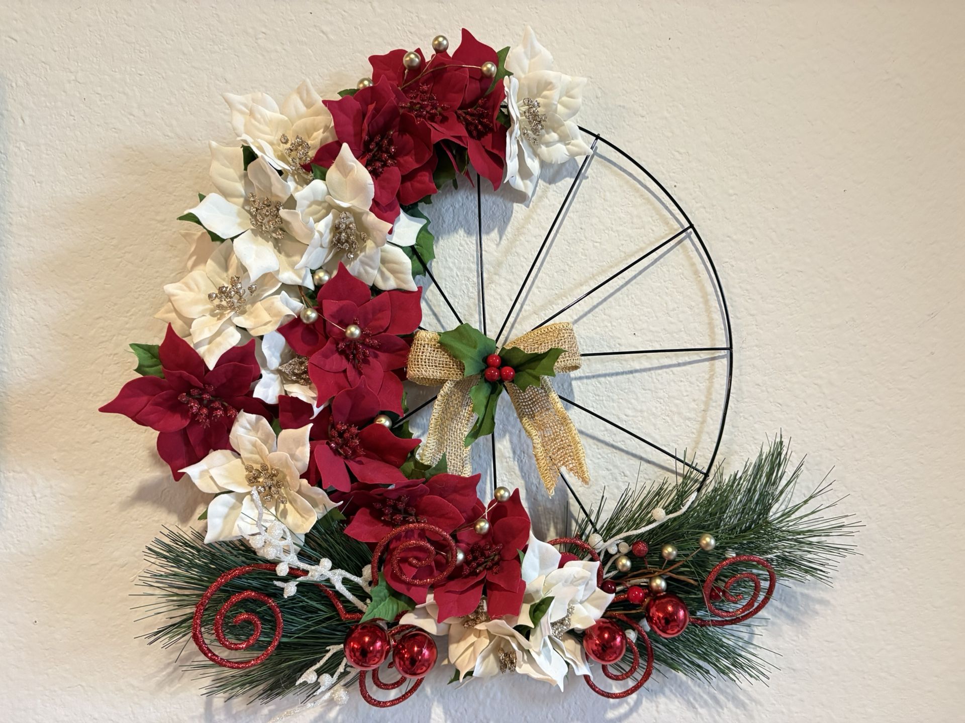 Holiday Wagon Wheel Wreath Wall Decor