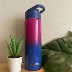 
🌈 Smash Ombre Water Bottle – Pink to Blue Gradient | BPA-Free | 24oz