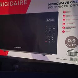 NEW Frigidare microwave 