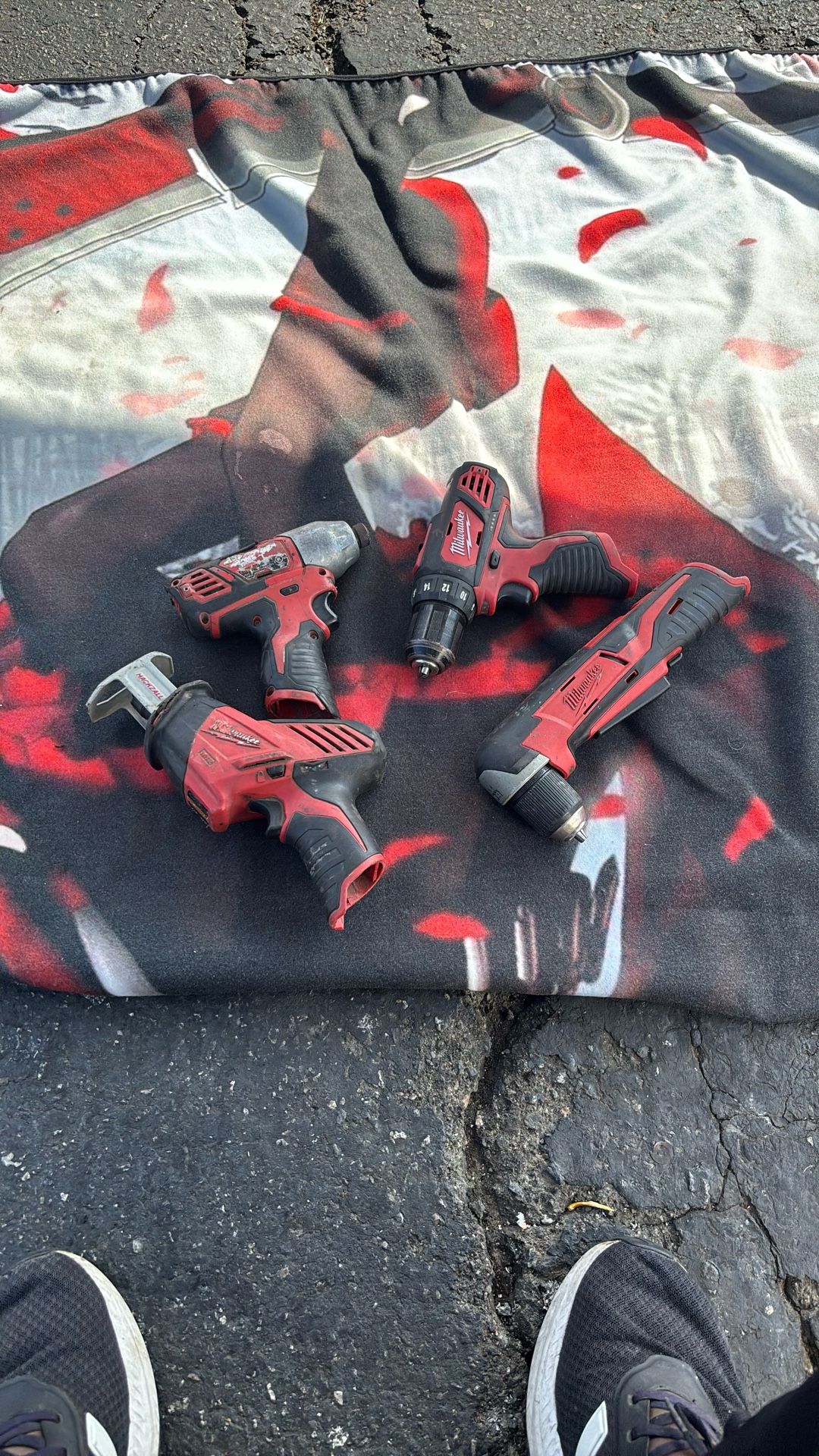 Millwaukee Power Tools - 12v