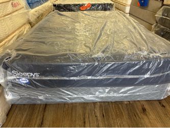 Queen Sleepys mattress includes boxspring