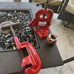 RIDGID  Pipe Cutter And Vice #21  1/8 To 2” 