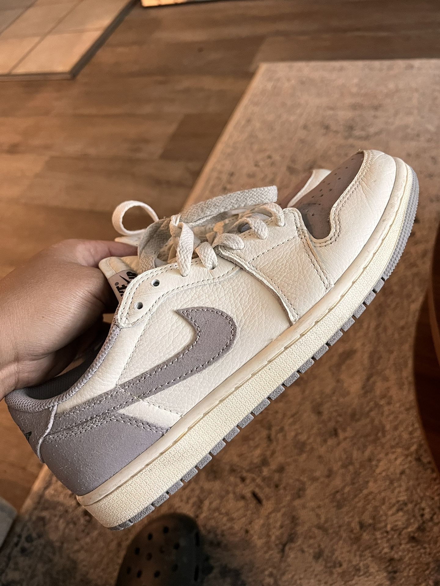 Jordan 1 lowtop “white and Grey” Size 8M/9.5W
