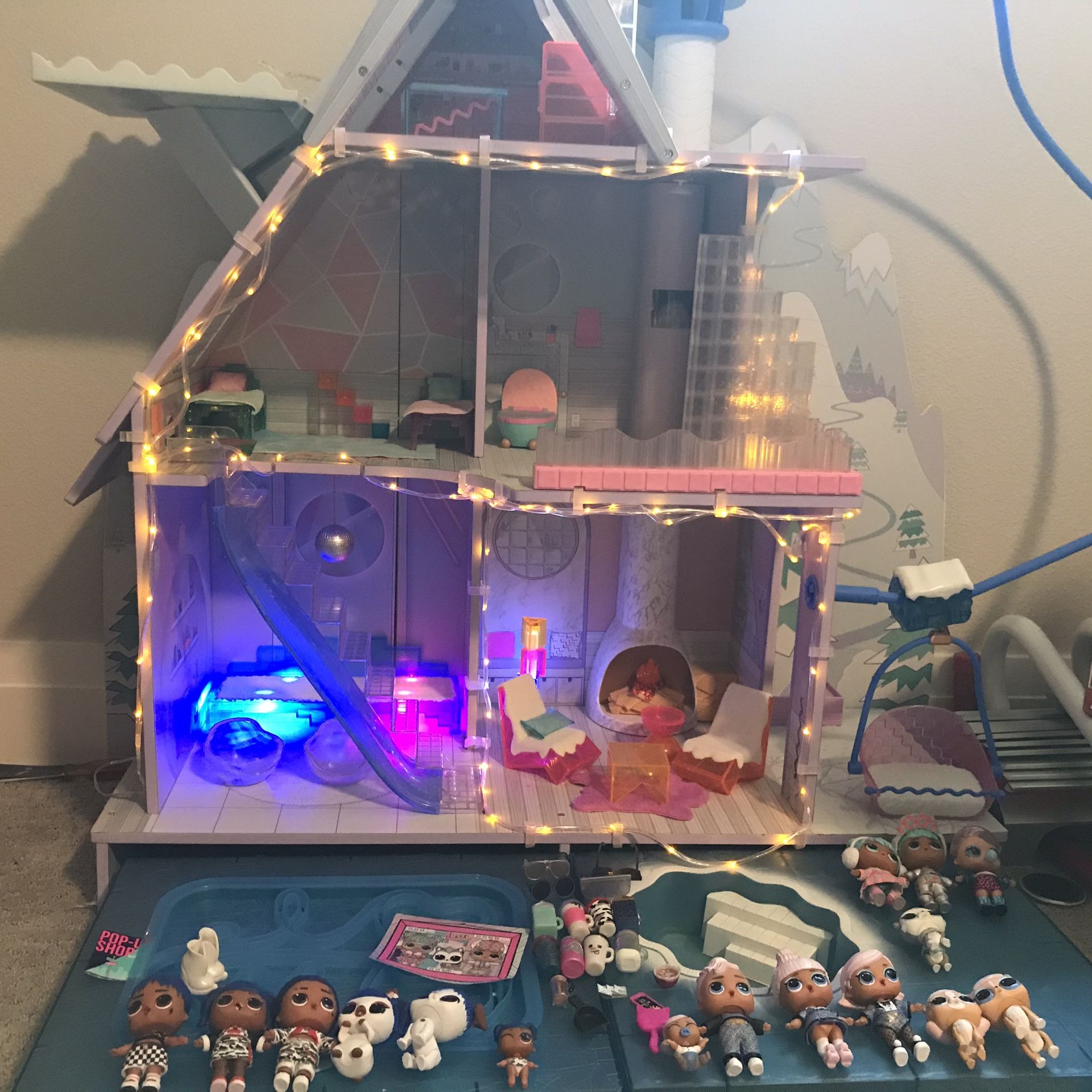 LOL doll Playset winter lodge!! Plus dolls